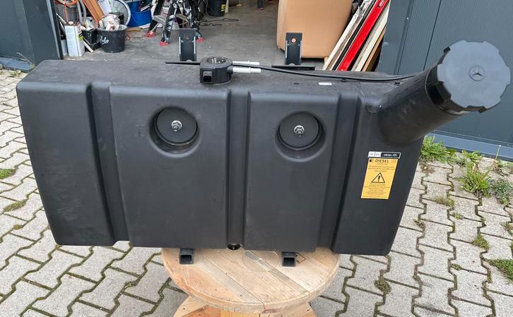 130 liter Dieseltank Mercedes Atego, Auto-onderdelen, Vrachtwagen-onderdelen, Mercedes-Benz, Nieuw, Ophalen