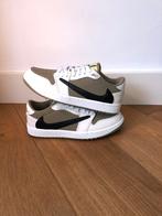 Travis Scott Air Jordan 1 low Golf Neutral Olive, Kleding | Heren, Schoenen, Ophalen of Verzenden, Nieuw, Overige kleuren