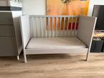 IKEA Sundvik baby-/peuterbed grijs compleet met matras, Kinderen en Baby's, Kinderkamer | Bedden, Ophalen, Zo goed als nieuw, Minder dan 140 cm