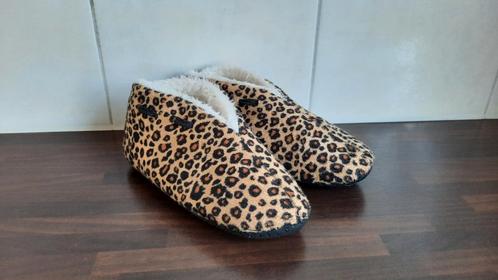 Leuke panter print sloffen in maat 33 ZGAN, Kinderen en Baby's, Kinderkleding | Schoenen en Sokken, Zo goed als nieuw, Overige typen