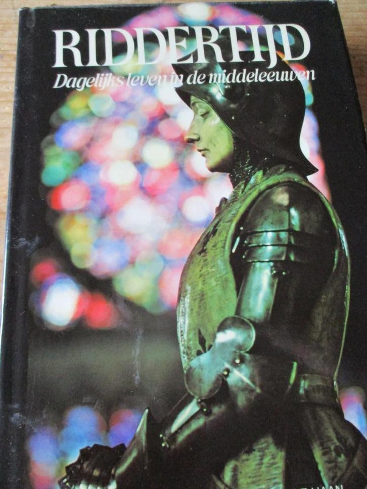 "Riddertijd; dagelijks leven in de Middeleeuwen"., Boeken, Geschiedenis | Wereld, Zo goed als nieuw, Europa, 14e eeuw of eerder