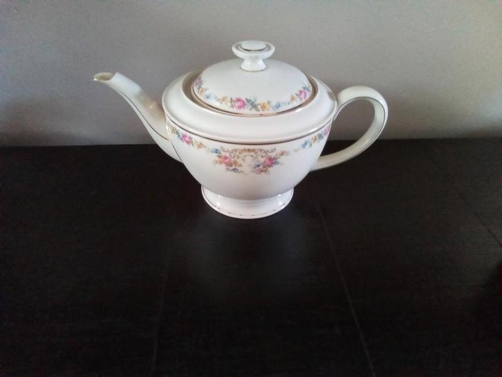 Theepot en kop en schotels van hutschenreuther arzberg B, Antiek en Kunst, Antiek | Servies los, Ophalen of Verzenden