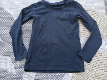 Zwarte longsleeve maat 122/128 beschikbaar voor biedingen