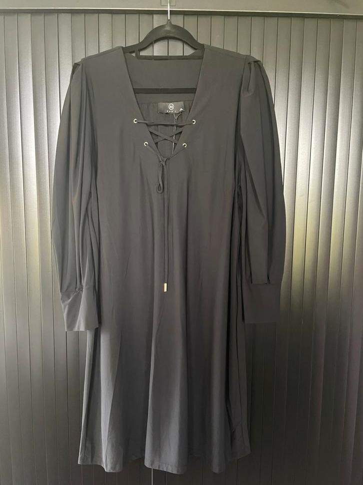 Stijlvol zwart travel jurkje Mooij XXL - nieuw-, Kleding | Dames, Jurken, Nieuw, Maat 46/48 (XL) of groter, Zwart, Knielengte