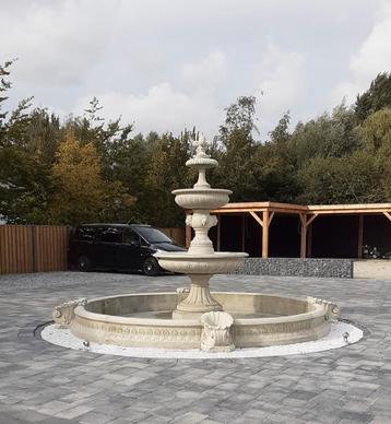 Zandsteen look Engelse fontein met rand  beschikbaar voor biedingen