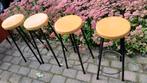 Set van 4 unieke vintage barkrukken draadstaal en houten zit, Huis en Inrichting, Barkrukken, Gebruikt, Met voetsteun, 60 tot 90 cm