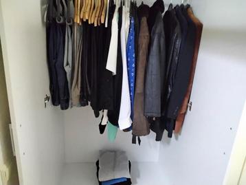 Een kast vol met diverse dames kleding Grote maten  beschikbaar voor biedingen