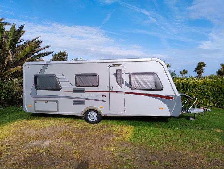 Caravan Eriba Nova S 540, piek fijn in orde!, Caravans en Kamperen, Caravans, Particulier, tot en met 4, Rondzit, Eriba, Airco