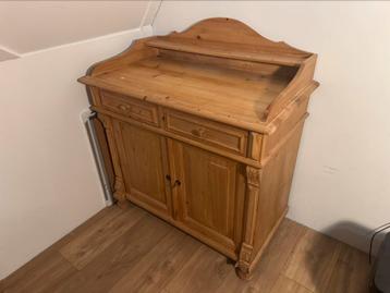 Geloogd grenen commode beschikbaar voor biedingen