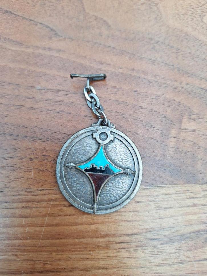 Zeldzaam C.I.E.E.S. Sleutelhanger, emaille., Verzamelen, Militaria | Algemeen, Landmacht, Overige gebieden, Ophalen of Verzenden