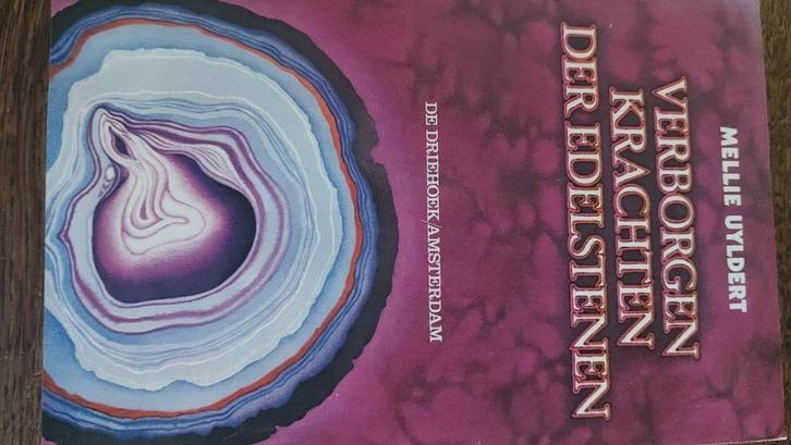 Mellie Uyldert: verborgen krachtender edelstenen, Boeken, Esoterie en Spiritualiteit, Zo goed als nieuw, Achtergrond en Informatie