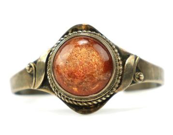 Zonnesteen 40 krt %100 natuurlijk zeldzaam armband ca 1950 beschikbaar voor biedingen