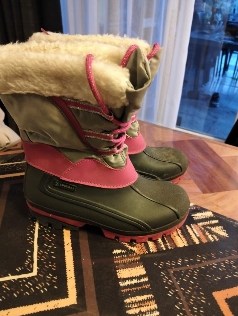 Snowboots maat 36 - Zo goed als nieuw!, Meisje, Ophalen of Verzenden, Spirale, Laarzen