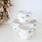 4 witte kopjes en schotels blauwe bloemen Marjolein Bastin, Huis en Inrichting, Keuken | Servies, Ophalen, Zo goed als nieuw, Overige stijlen