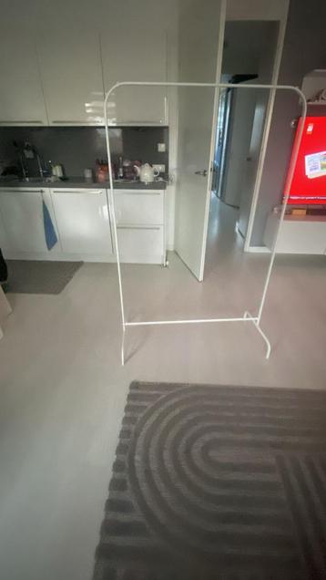 Kledingrek €6 beschikbaar voor biedingen