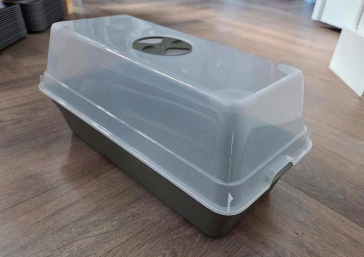 Kweekbakje met deksel en ventilatierooster, evt meerdere, Doe-het-zelf en Verbouw, Kratten en Dozen, Zo goed als nieuw, Minder dan 35 cm