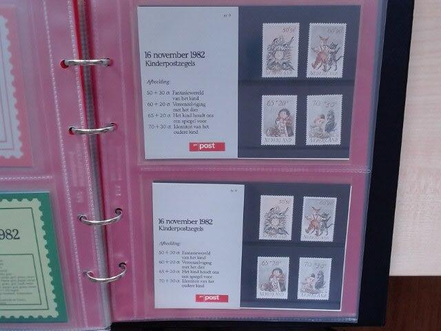 postzegelmapjes M1-M61, cat waarde 245,00, Ophalen, Na 1940, Postfris