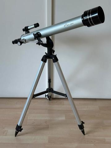 Telescoop op tripod beschikbaar voor biedingen