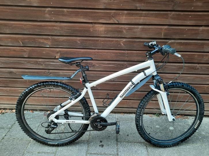 Mountainbike 24 versnellingen 77cm frame maat, wit, Fietsen en Brommers, Fietsen | Mountainbikes en ATB, Gebruikt, Overige merken