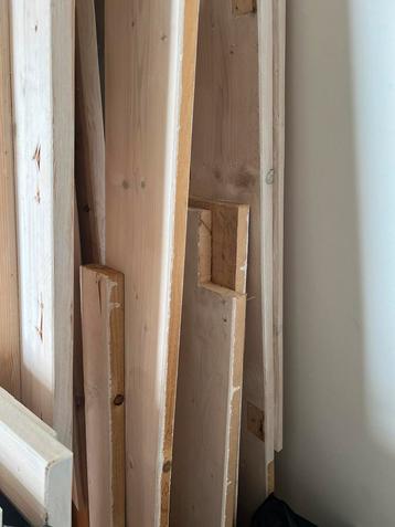 Diverse steigerhouten planken en deurtjes beschikbaar voor biedingen