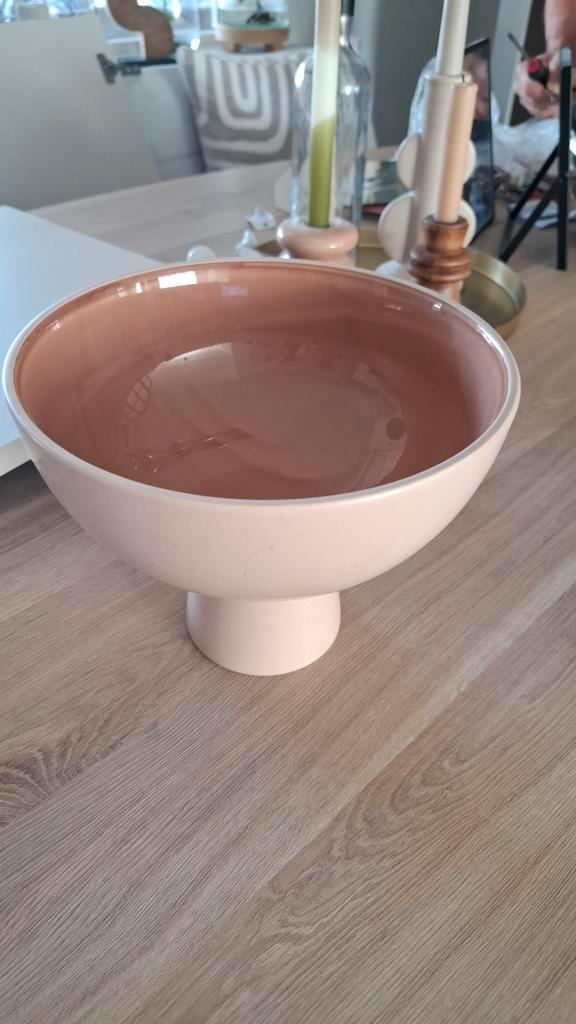 Mooie fruitschaal van JYSK lichtroze, Huis en Inrichting, Woonaccessoires | Schalen en Manden, Zo goed als nieuw, Schaal, Rond