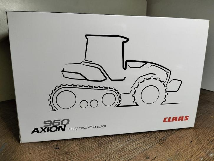 Te koop UH Claas Axion 960 Black Terra Trac MY24 Gelimiteerd, Hobby en Vrije tijd, Modelauto's | 1:32, Nieuw, Tractor of Landbouw