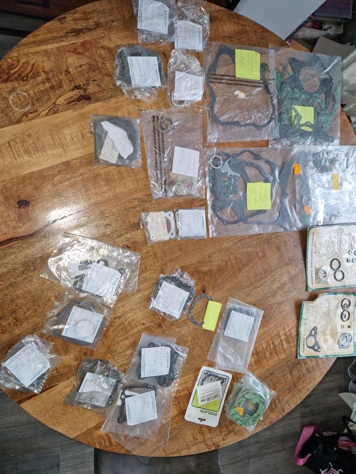 Honda pakking, Fietsen en Brommers, Brommeronderdelen | Oldtimers, Nieuw, Overige merken, Ophalen of Verzenden