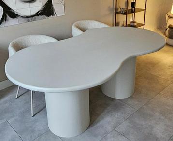 Organische eetkamertafel - 4, 6 of 8 personen - beton cire beschikbaar voor biedingen