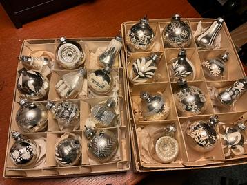 RETRO KERSTBALLEN ZILVER beschikbaar voor biedingen