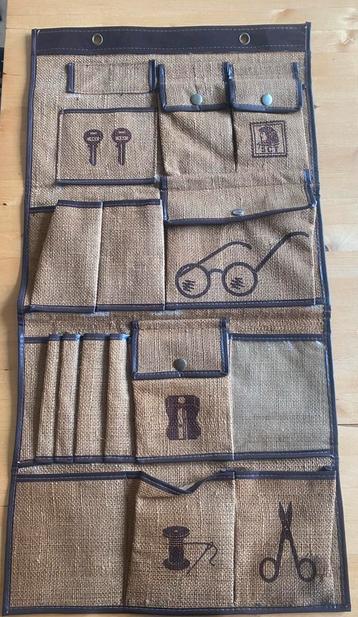 Vintage jute deurhanger beschikbaar voor biedingen