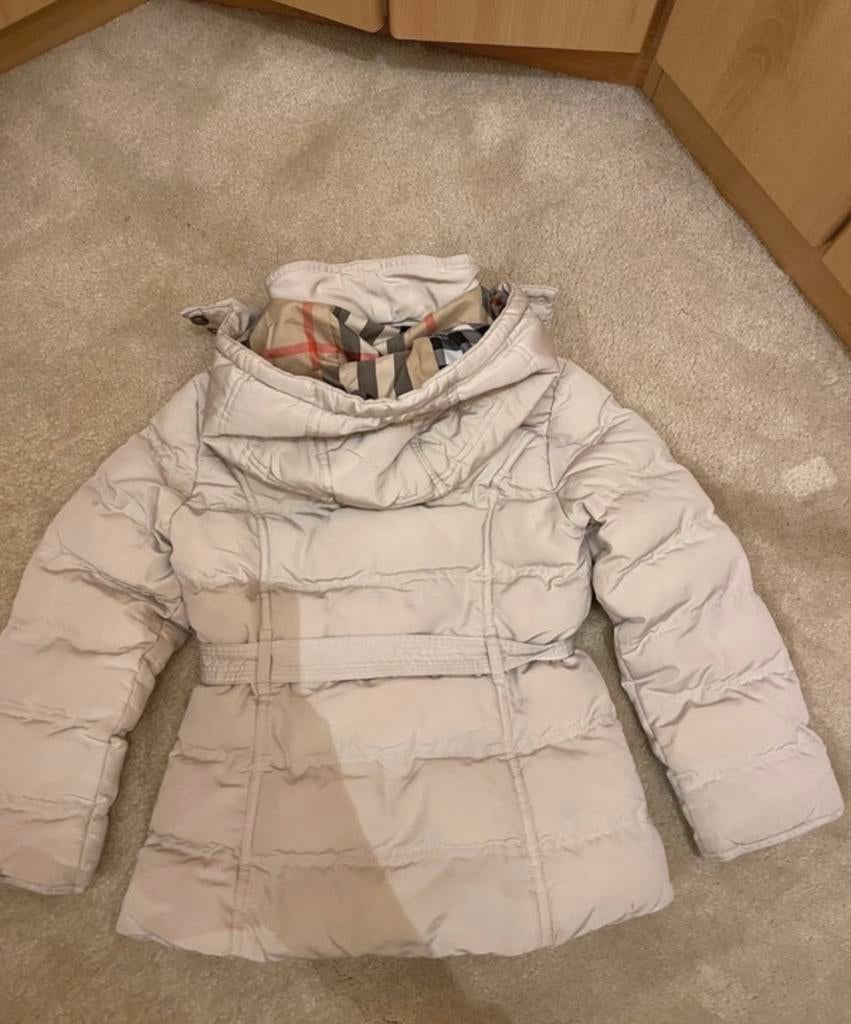 Burberry jas - Beige - Maat 128, Kinderen en Baby's, Ophalen, Zo goed als nieuw, Meisje, Jas