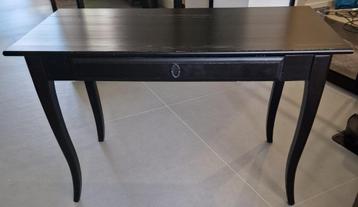 Bureau / tafeltje beschikbaar voor biedingen