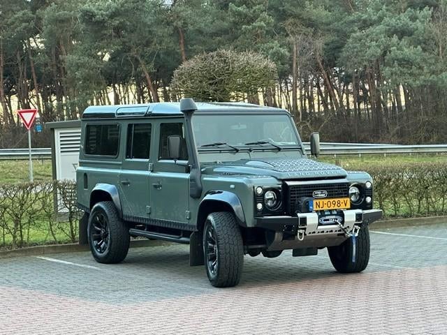 Land Rover Defender Puma 2.4 TD4 110 2009 Groen 7 zitter, 1940 kg, 241 €/maand, 122 pk, Leder