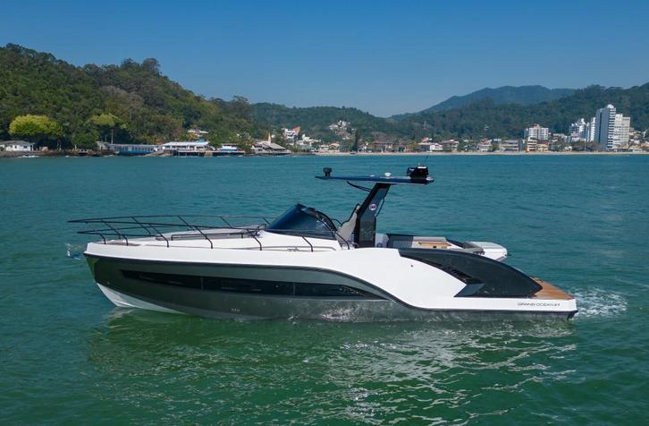 Grand Ocean 37 (bj 2026), Watersport en Boten, Speedboten, Nieuw, 6 meter of meer, Benzine, 200 pk of meer, Polyester