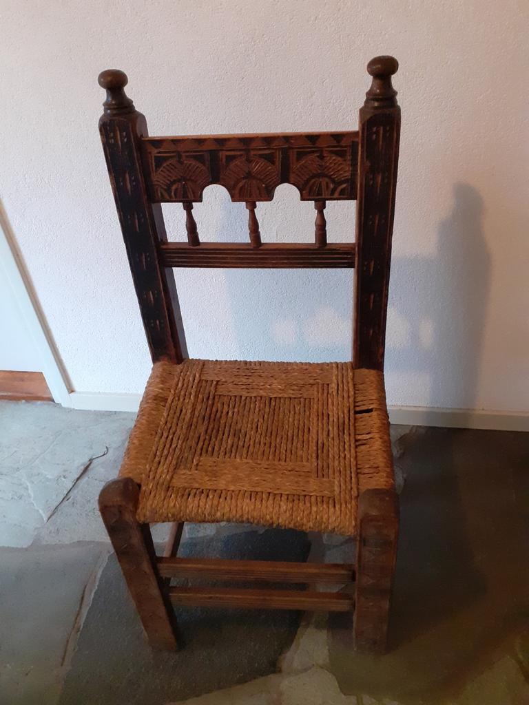 Antiek spaans boerenstoeltje in goede staat, Ophalen