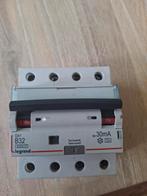 Legrand DX3 Aardlekschakelaar 4P B32, Doe-het-zelf en Verbouw, Elektra en Kabels, Ophalen, Gebruikt, Schakelaar
