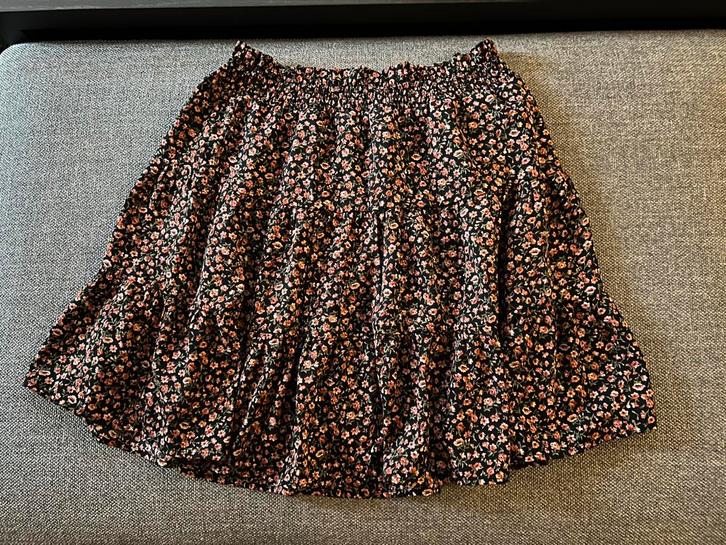ZGAN damesrok bloemen mt M = 38 LOFTY MANNER rok rokje, Kleding | Dames, Rokken, Zo goed als nieuw, Maat 38/40 (M), Rood, Boven de knie