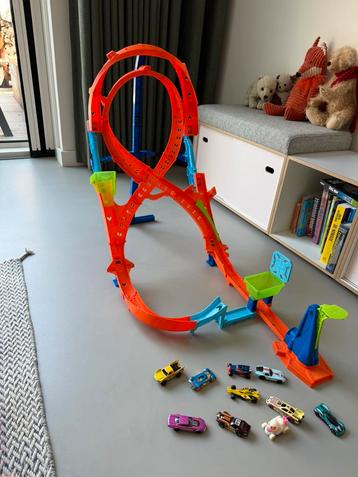 Hotwheels vertical jump baan beschikbaar voor biedingen