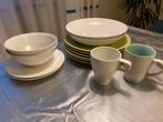 Gratis servies borden kommen bekers wit / groen, Gebruikt, Ophalen of Verzenden, Bord(en), Overige stijlen