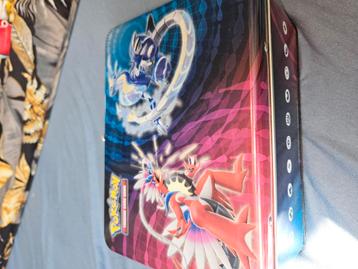 Pokemon lunchtrommel met lossen kaarten (GEEN holo/hits) beschikbaar voor biedingen