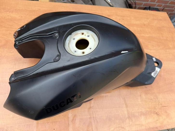 Ducati Streetfighter 848 brandstof tank 58611721AT, Motoren, Onderdelen | Ducati, Gebruikt, Ophalen of Verzenden