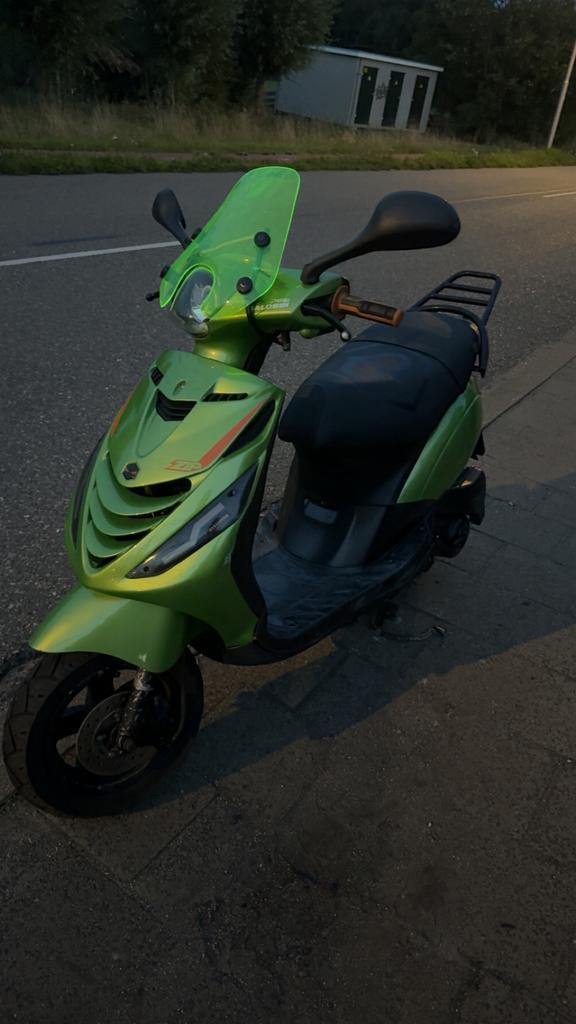 Nette zip 4t 80cc te koop, Fietsen en Brommers, Scooters | Piaggio, Gebruikt, Zip, Maximaal 45 km/u, Benzine, Ophalen