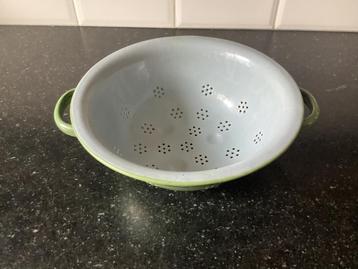 Oude emaille vergiet. beschikbaar voor biedingen