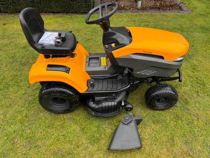 STIGA TORNADO 2098H/ 98 CM COMBI MAAIDEK ZITMAAIER, Tuin en Terras, Grasmaaiers, Zo goed als nieuw, Benzine-grasmaaier, 50 cm of meer