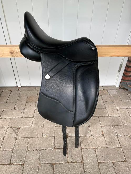 Bates dressuurzadel 16,5 inch, Dieren en Toebehoren, Paarden en Pony's | Zadels, Zo goed als nieuw, Dressuur, Ophalen of Verzenden