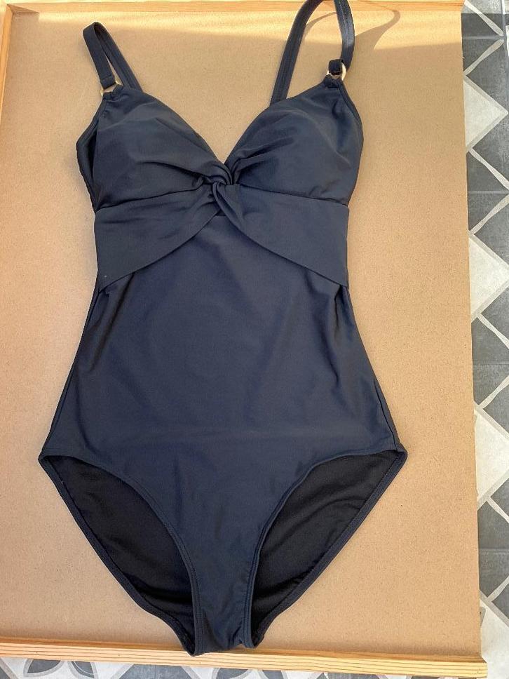 BEACHWAVE badpak met knoopdetail zwart maat 42, Kleding | Dames, Badmode en Zwemkleding, Nieuw, Badpak, Zwart, Ophalen of Verzenden