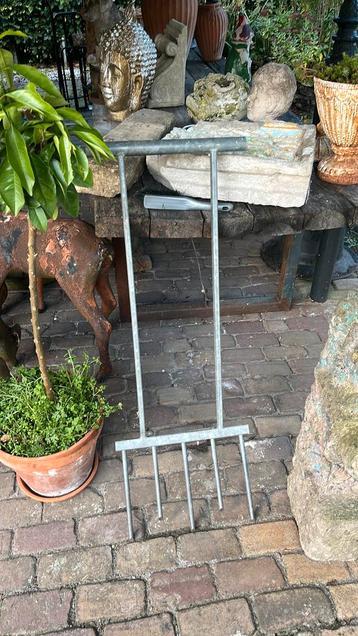 Gegalvaniseerde spitvork, in zeer goede staat. beschikbaar voor biedingen