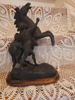 Beeld man met paard, Ophalen