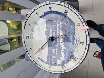 Delfs Blauw wandbord met klok beschikbaar voor biedingen