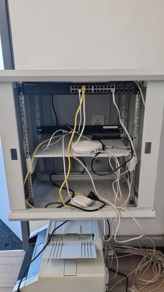 19" Rack met Dell Switch & Patchpaneel - Zonder Front, Computers en Software, Serverkasten, Gebruikt, Plaatstaal, Ophalen